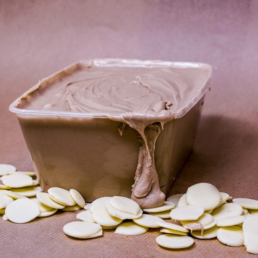 crema de avellana con chocolate blanco para fuentes Raúl Asencio Pastelerías